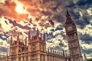 UK SIẾT CHẶT NHẬP CƯ UK 2026: 5 THAY ĐỔI QUAN TRỌNG CÓ THỂ THAY ẢNH HƯỞNG TRỰC TIẾP ĐẾN HỒ SƠ CỦA BẠN