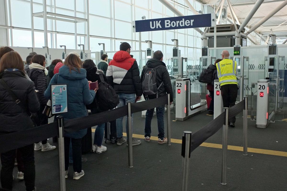 Border protections at UK airports ‘neither effective nor efficient’ | The Independent